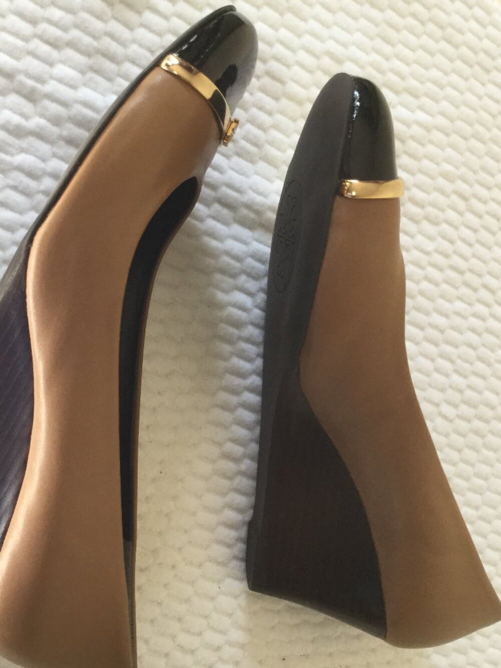 Tory Burch Women Size 9.5 Clay Beige Calf Black patent Wedge Shoes Heels 2.5" - Picture 10 of 12